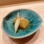 すしのいずみ - 焼きなすとホワイトアスパラのお浸し