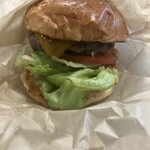 3000日かけて完成した極上ハンバーガー Field - クラシックチーズバーガー1,599円