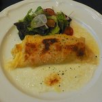 シェ・ムラ - 本日のオードブル　チーズとハムをクレープで巻いたもの