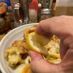 うどん居酒屋 江戸堀 - レモンも搾るよ