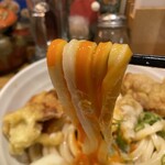 うどん居酒屋 江戸堀 - 温泉卵を絡めると最高