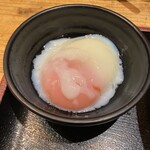 うどん居酒屋 江戸堀 - 温泉卵をぶっかけるよ