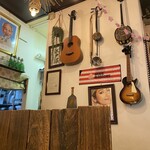 うどん居酒屋 江戸堀 - 楽器の陳列ですよ