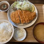 とんかつ割烹 やすいみ～と - とんかつ定食