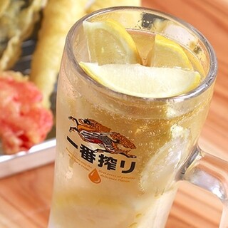 コスパ抜群な「最強レモンサワー」など多彩なドリンクを取り揃え