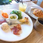 Bistro＆Cafe blanc - ランチコース2100yen(税込み)
食前ドリンク・前菜7種盛り合わせ・メインディッシュ(パスタは生パスタ使用)・食後ドリンクが付いているコスパ抜群のコースです。