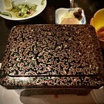 311113444 - こうなるためには「お食事のご準備を始めてよろしいでしょうか」という合言葉を訊ねられる必要がある