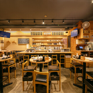 寿司と串と樽酒_1