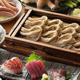 毎日生地から作っている当店名物の手打ち蕎麦