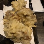 やなぎ家 - 写真じゃ伝わらないかも？？かなりのボリュームです。天つゆは無し。お塩で美味しくいただきました。