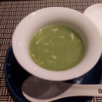 華都飯店 - カニアボカドスープ