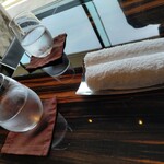 ラウンジバー プリヴェ - 6階ローテーブル