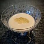 蒼 - 荒木さんより、とうもろこし「ピュアホワイト」のスープ　トマトのゼリー。芯の風味が玉蜀黍まるかじりの感覚。