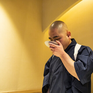 北新地の名門「鮨処平野」で研鑽を重ねた福田