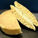 松島蒲鉾本舗 - たらを練り込んだ生地にホイップクリームが合うからびっくり(@_@)