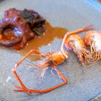 La Stalla - 2025.7 寺丸水産利根川産テナガエビ素揚げ 白ワインとトマトで煮込んだ鹿嶋沖産真蛸