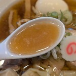 純手揉み中華 れん - 煮干し香る丸鶏スープ