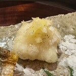 一心鮨 光洋 - 揚げた鱧の上に鱧の卵　◎