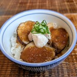 麺屋 八っすんば - ミニチャーシュー丼。