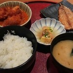 Kominka Izakaya Hikobee - 肉と魚のWランチ