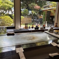 ステーキ池田 - お庭が見えて雰囲気がゆったりしてていいです