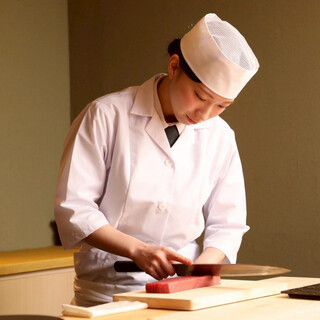 懐石料理"うかい"で修行した経験もある女性大将の繊細な逸品