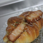 リトルマーメイド - 料理写真:ぷりっと海老カツの塩パンドッグ