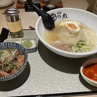 牛刺しと焼肉 仔虎 クリスロード店 - 〈2025年7月〉冷麺とミニローストビーフ丼のセット（平日限定）