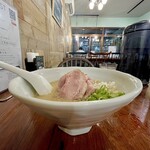 NIBOSHIST - イカワタの冷やし（限定）1200円と可愛い店内