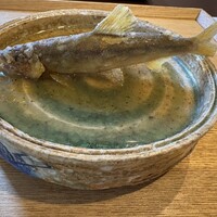 日本料理 みや  - 鮎。水紋みたいな器が良いじゃないですか。頭から残さずいただけます。本当の「いただきます」です。