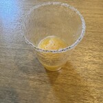 日本料理 みや  - ちょっとした箸休めという感じで、スイカです。この色ですがしっかりスイカでした。甘いスイカ。季節感あります。