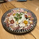 コドマ - フレッシュマッシュルームとプラッタチーズwith生ハム盛り合わせ　1580円