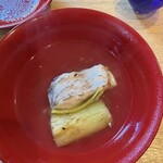 日本料理 みや  - 鯛と焼き茄子。焼き茄子が鯛に負けることなく美味しい。くすんでないのが見た目にも綺麗。和風出汁に柚子の皮が入っていて、もう見ただけでも美味しさがわかる一品。