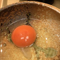 手打ち蕎麦 欅 - 赤みの強い濃厚な卵黄