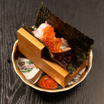 炭火酒場　鶏と魚 - イクラ手巻き