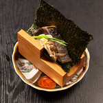 炭火酒場　鶏と魚 - 鰹たたきの薬味手巻き