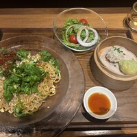 白金中華 星期菜 - 香菜と花椒の鶏冷麺