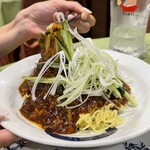 麦府 - ツマが頼んだジャージャー麺 ¥1320