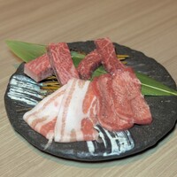 近江うし 焼肉 にくTATSU 青山本店 - 上タン塩／火の本豚バラ焼きしゃぶ／いちぼ／かめのこ