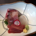 馳走 麹屋 - ・「お刺身煮物御膳 お造り盛り合わせと豚角煮お野菜添え(¥1700)」のお造り。