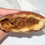もあ 小麦館 - ・「自家製カレーパン(¥259)」の断面。