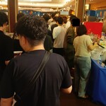 福山ニューキャッスルホテル ビアホール - 食べ物を取りに行くにも大行列 (2025.07.26)