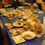 我がテーブル！料理いっぱいで盛り上がっています① (2025.07.26)