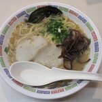 花山 - 料理写真:ラーメン 750円