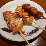 やきとん フルカワケンチク - 左から豚バラ、ノドブエ(喉軟骨)、シロ(大腸)