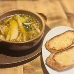 【A】 PIZZA - 牡蠣と野菜のアヒージョ‼️