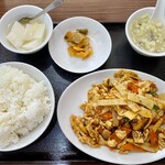 華林 - 鶏肉の四川風辛子炒め ごはん大盛