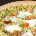 Genoese pizza with anchovies and tomatoes
