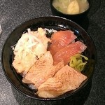 海鮮丼 若狭家 - サーモンづくし丼