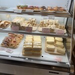 シャンテーコジマ - 冷蔵ショーケース　昔はここにケーキ用のケースがありましたね